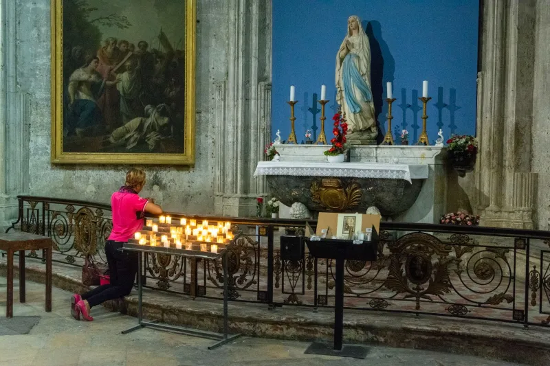 Raccoglimento e silenzio: Santa Vittoria come guida spirituale nell'epoca della distrazione permanente